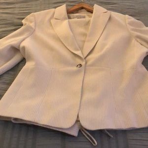 Cute Spring/Summer woman’s two piece suit.